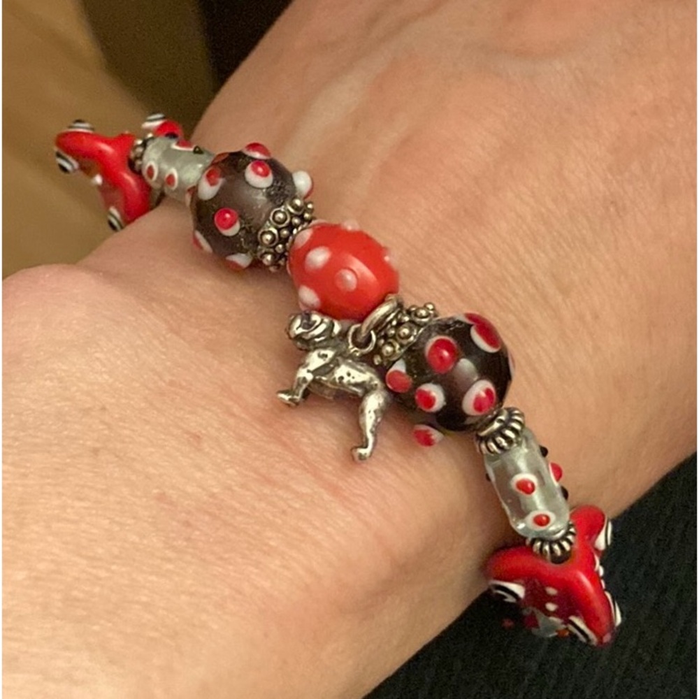 Lamp work / Blown Glass Beads Bracelet with tiny Bulldog Charm